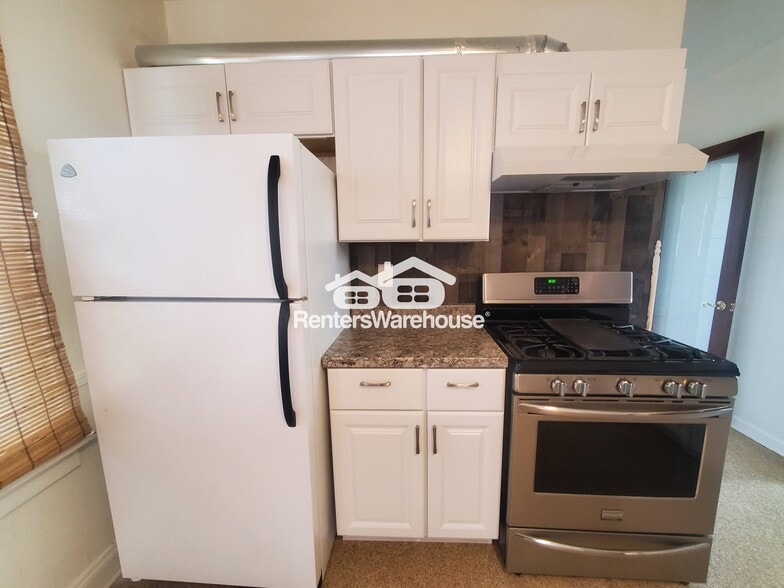 Building Photo - 1607 S 73rd St