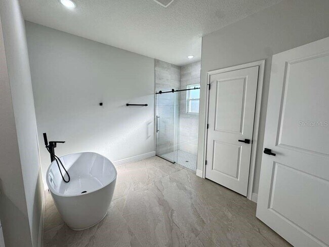 Building Photo - 8151 SW 135th Loop