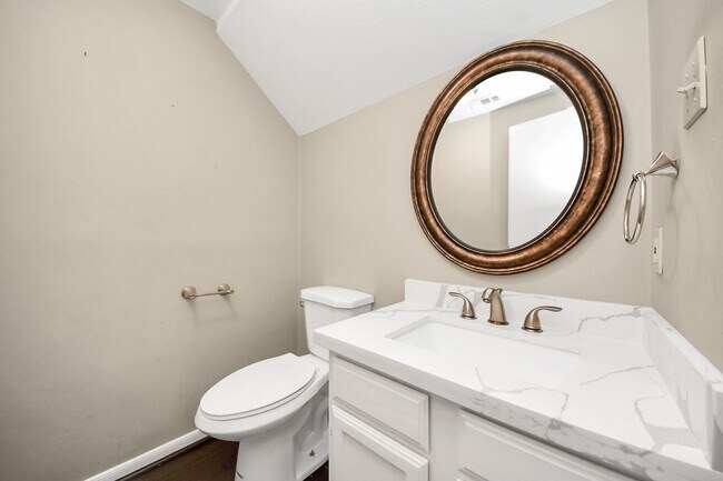 Building Photo - 1112 Bering Dr