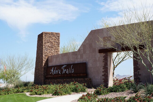 Building Photo - 2656 E Gillcrest Rd