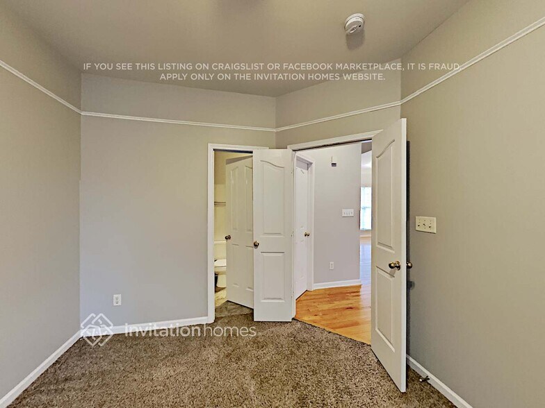 Building Photo - 11023 Sycamore Club Dr