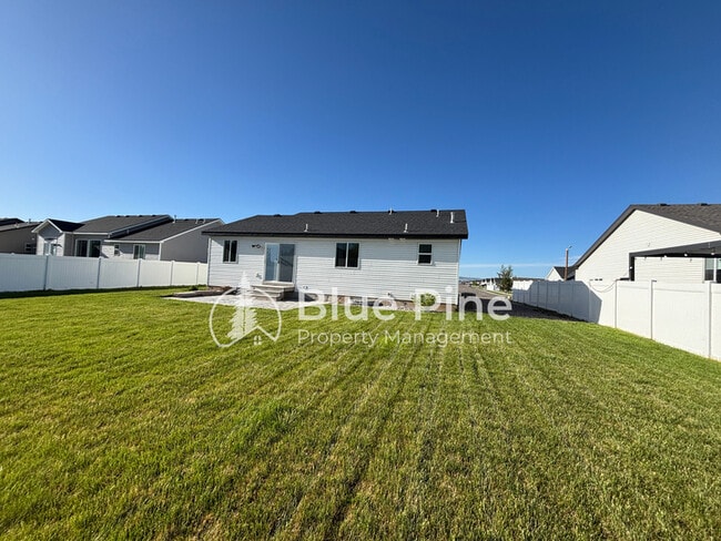 Building Photo - 4403 E Hatch Holw Ln