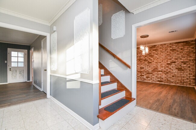Building Photo - 7310 Ridge Oak Dr