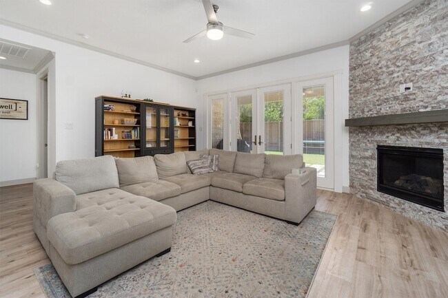 Building Photo - 2572 Ravenna Ct