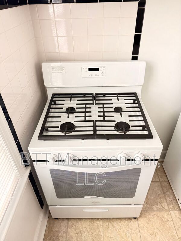 Building Photo - 8401 Greenwood Ave