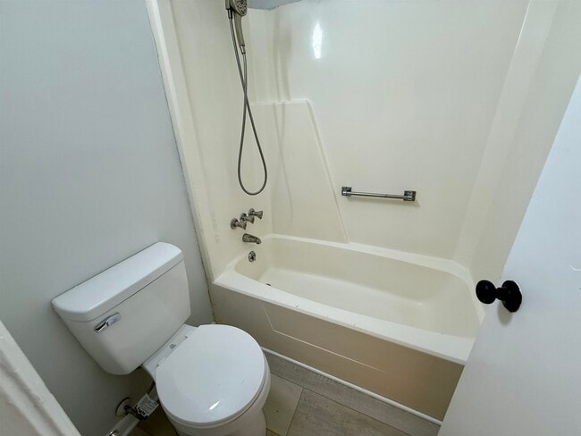 Building Photo - 610 Putters Ln