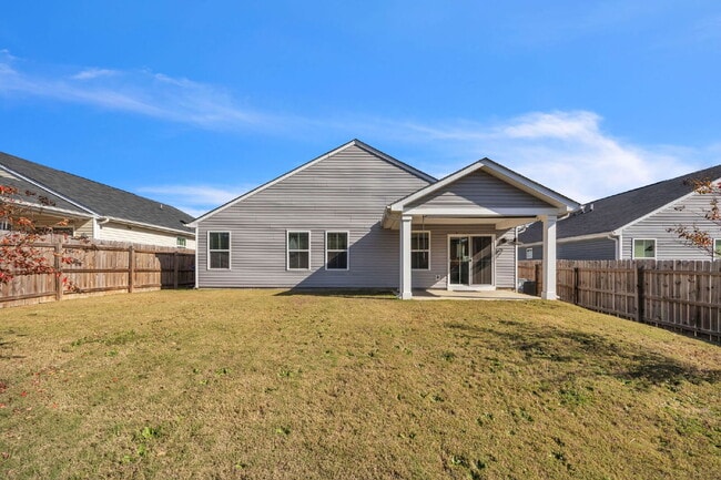 Building Photo - Beautiful 3BR / 2BA Craftsman-Style Home in Durbin Oaks in Fountain Inn $1995/mo***