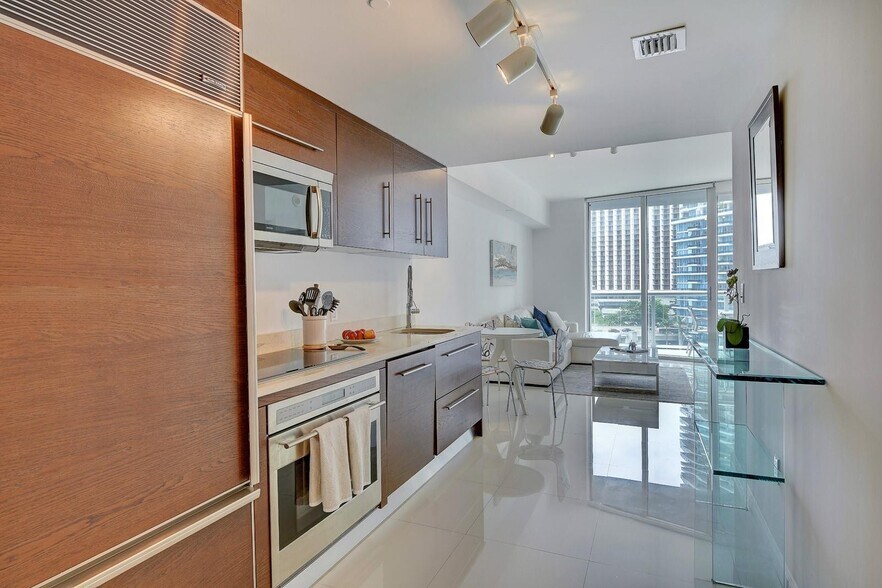 Building Photo - 465 Brickell Ave
