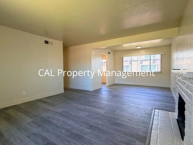 Building Photo - Three bedroom house in Seaside, CA