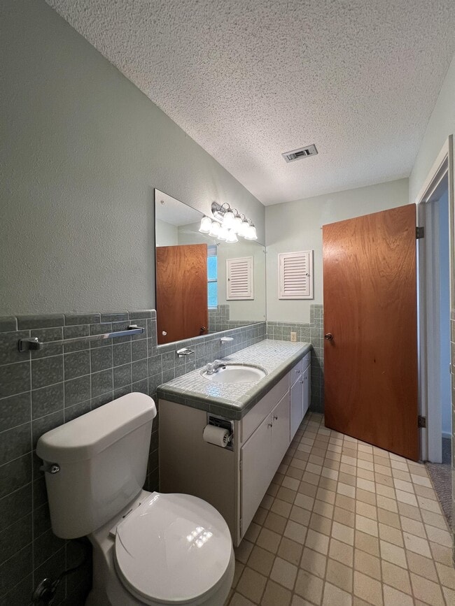 Building Photo - 1735 Donaldson Ave