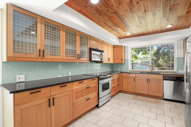 Building Photo - 2401 Stone River Dr