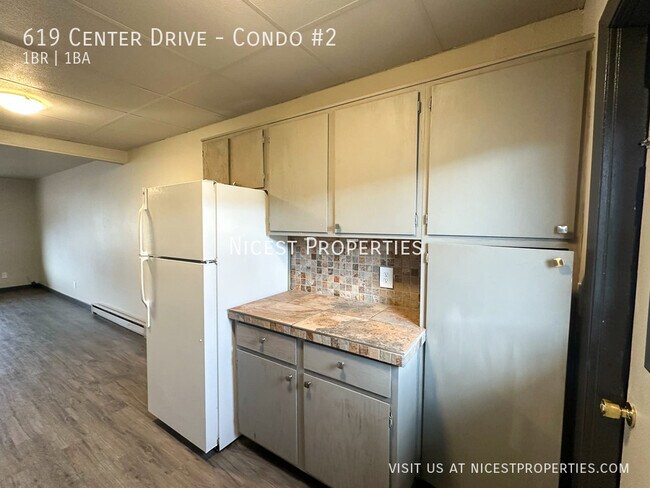 Building Photo - 619 Center Dr