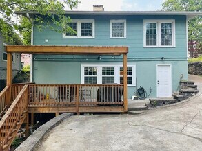 Building Photo - 708 Dallas Rd