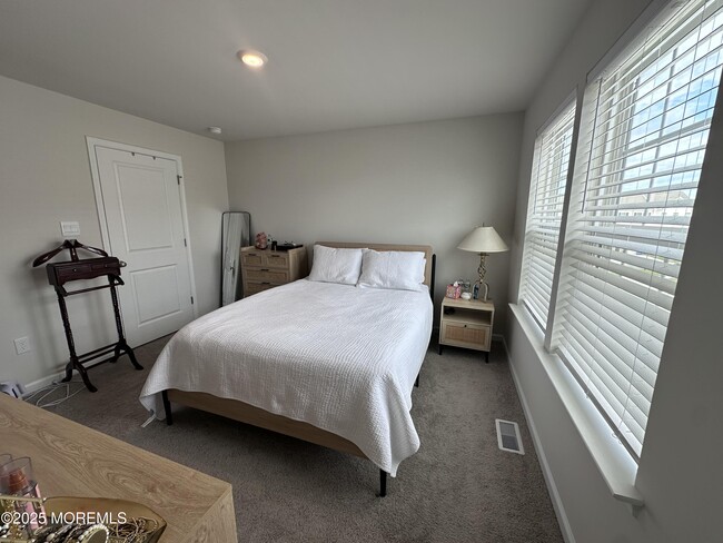 Building Photo - 248 Macoun Way