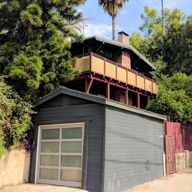 Building Photo - 2403 Valentine St