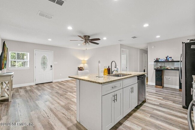 Building Photo - 600 Lemon St