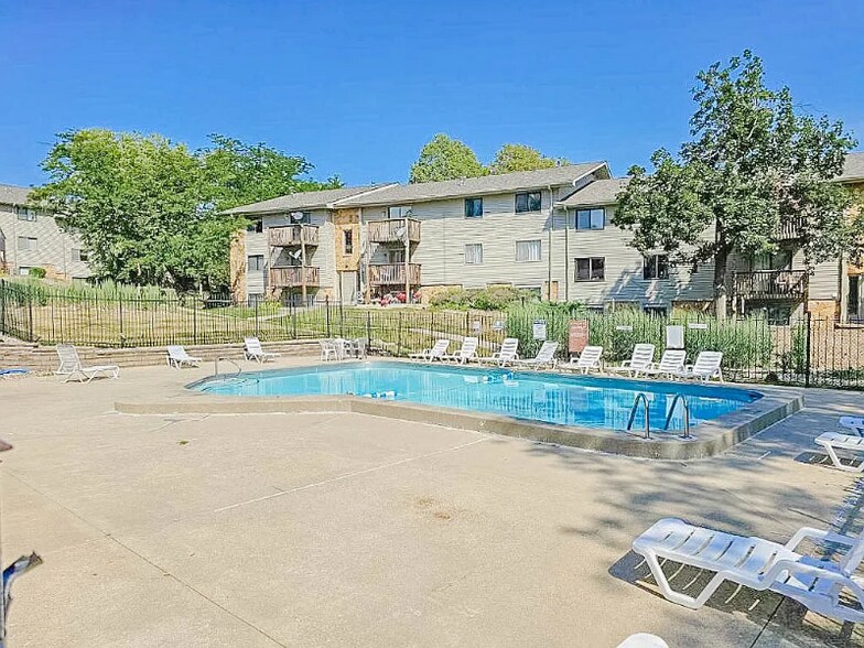 Building Photo - 9523 University Ave