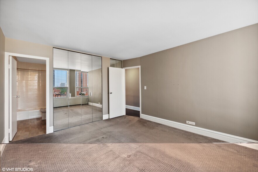 Building Photo - 1400 N State Pky