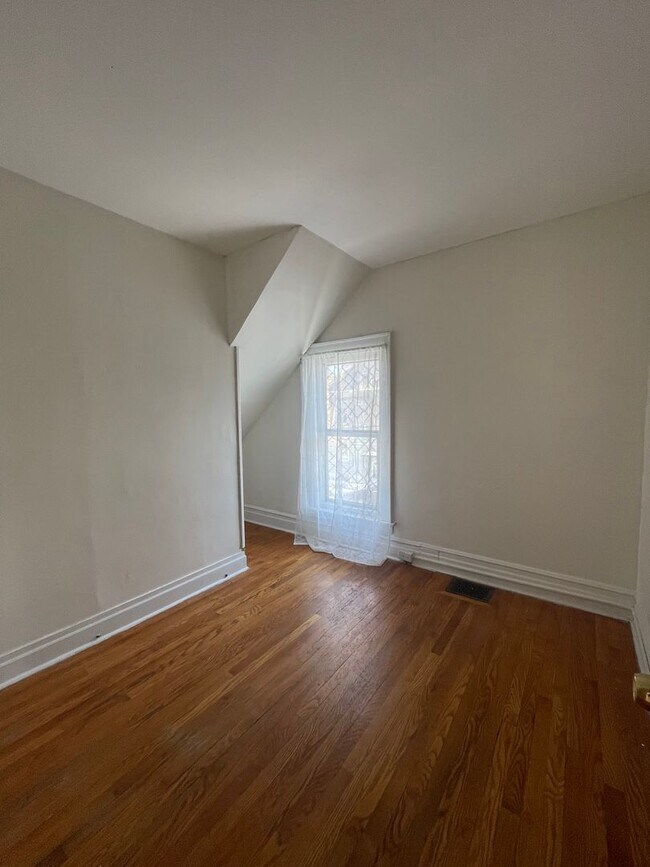 Building Photo - 300 Milburn Dr