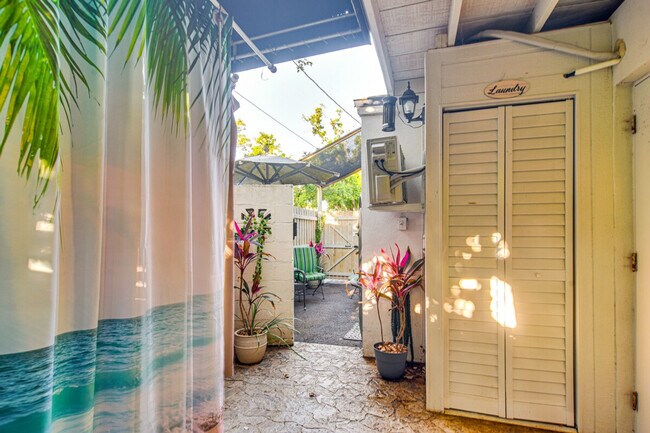 Building Photo - 1409 Maple St