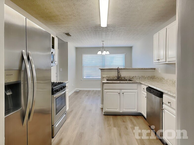 Building Photo - 185 Labrea Blvd