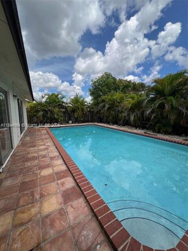 Building Photo - 10511 SW 145th Ct