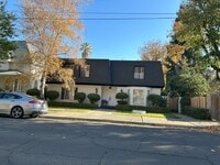 Building Photo - 643 College St