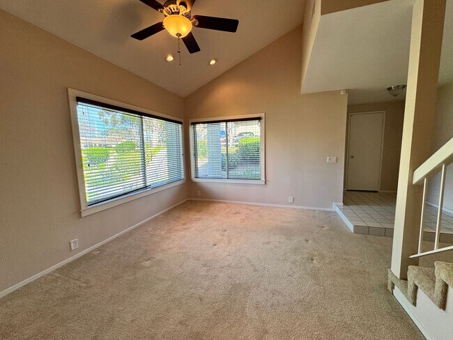 Building Photo - Charming 2 bedroom 2 bath in Tierrasanta!