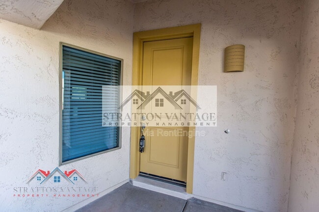 Building Photo - 544 N Alma School Rd