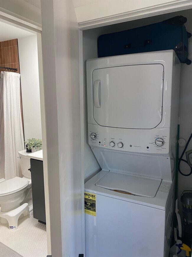 Building Photo - 4609 Leslie Ave