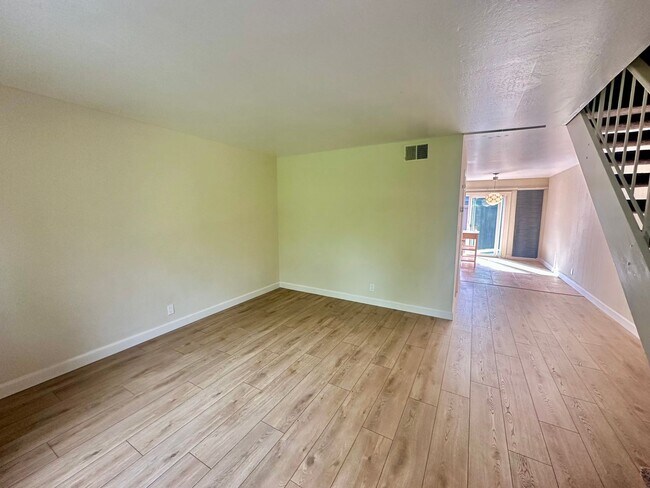 Building Photo - 2 Bed (Both are Master-Suites) and 2.5 Bat...