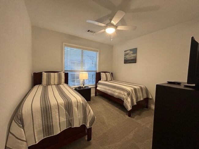 Building Photo - 706 Nottaway Ln