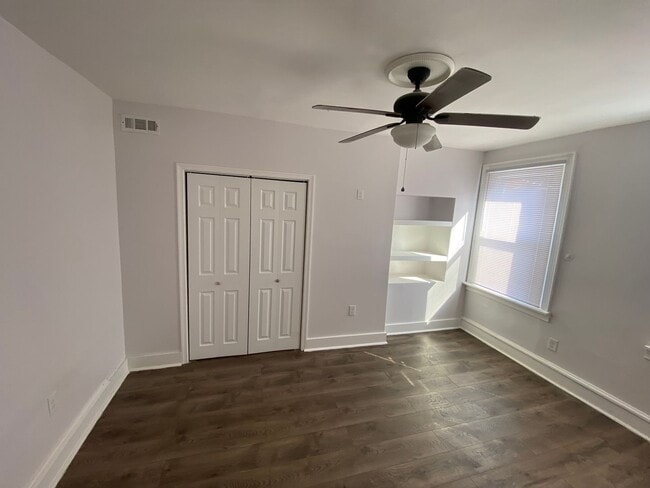 Building Photo - 1725 Monument St