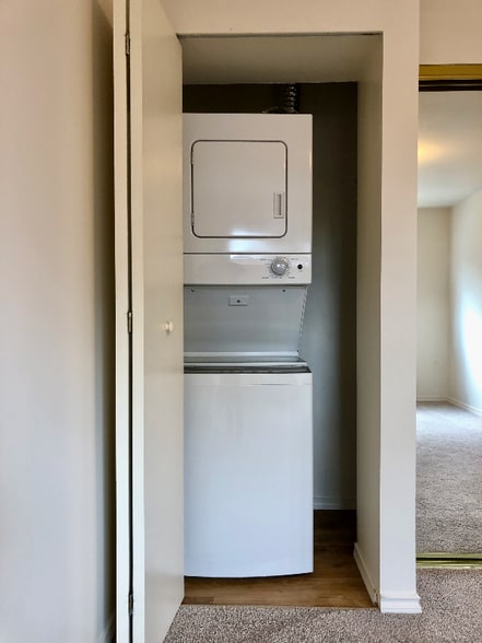 Building Photo - 3604 NE 73rd Pl