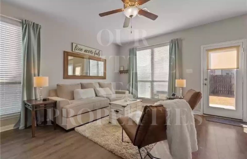 Building Photo - 10712 Fallbrook Rd