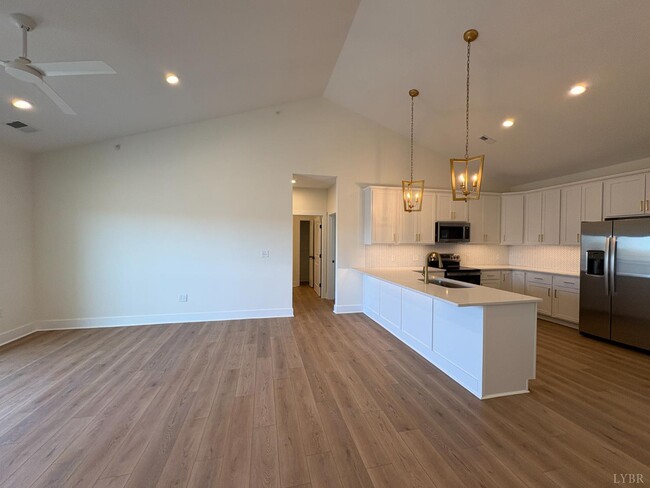 Building Photo - 420 Capstone Dr