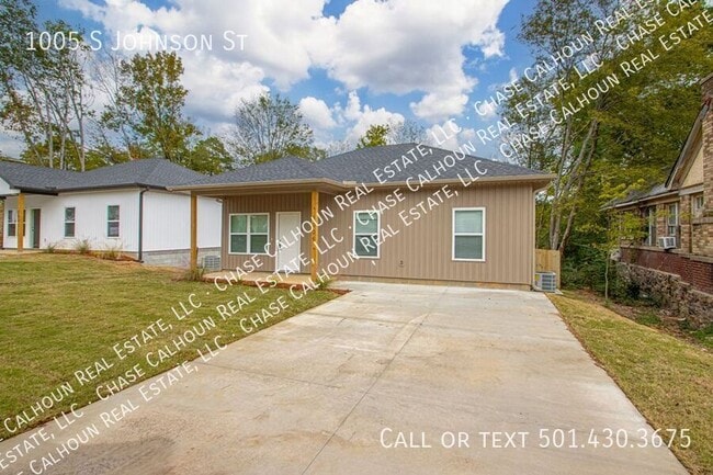 Building Photo - 1005 Johnson St