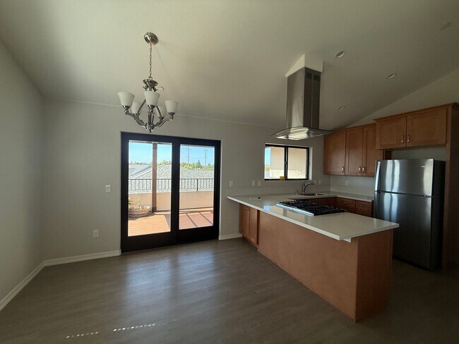 Building Photo - Updated 2 Bedroom/ 2 Bathroom Duplex in Coffee Park!