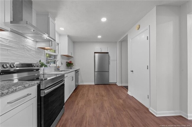 Building Photo - 13520 Oakwood Dr