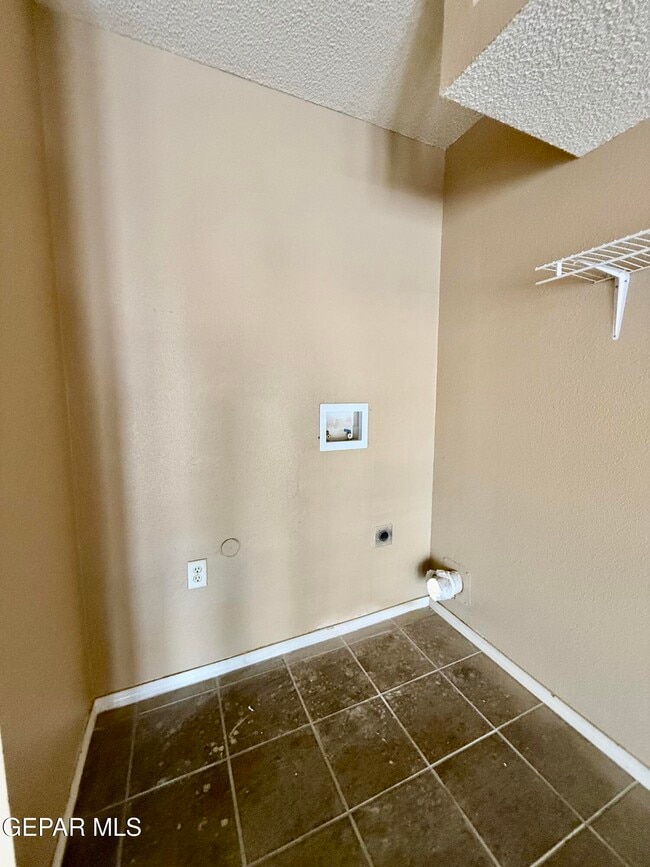 Building Photo - 3401 Tierra Zafiro Dr