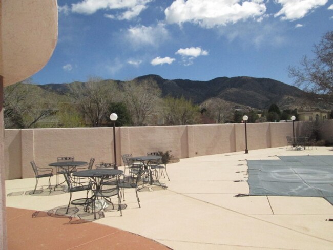 Building Photo - Modern Condo In The Foothills