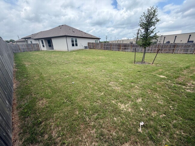 Building Photo - Amanda Park Duplex 3/2 off Potranco