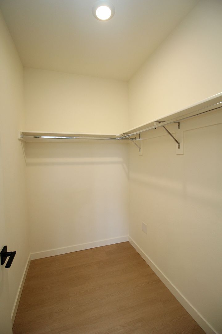 Building Photo - 7530 N Richmond Ave