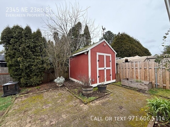 Building Photo - 2345 NE 23rd St