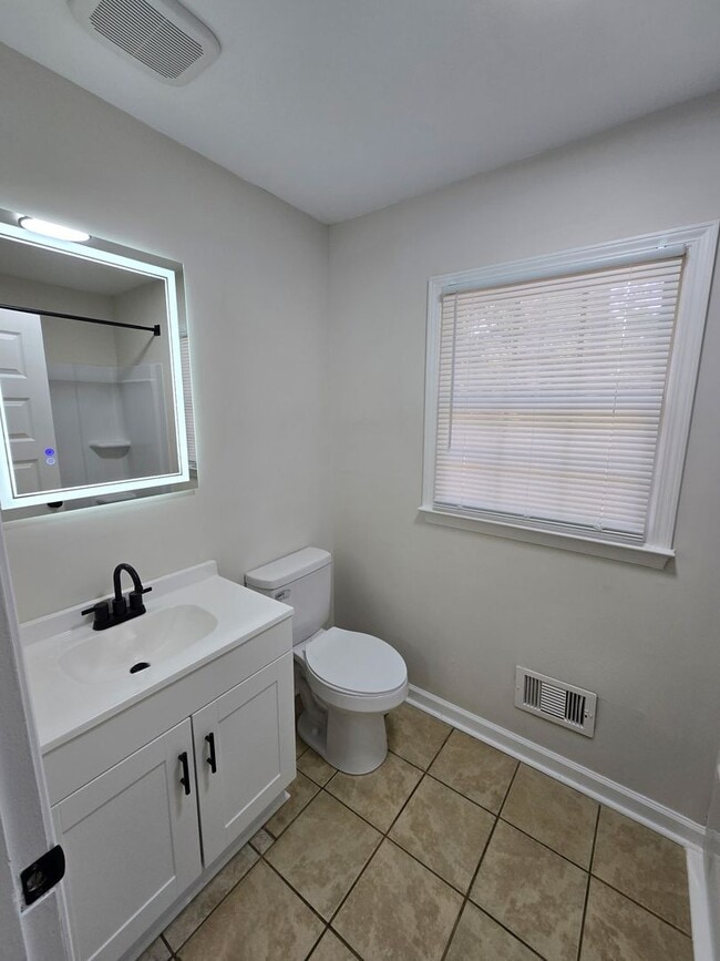 Building Photo - Renovated Home 3 bedroom 1.5 bath with new privacy wooden fence