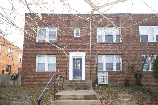 Primary Photo - 3217 Dubois Pl SE