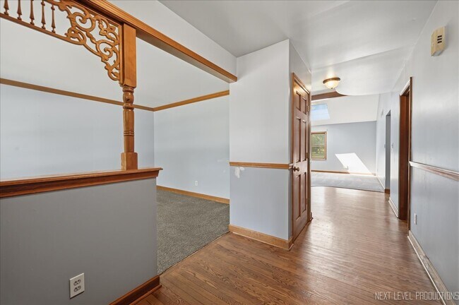 Building Photo - 13 Saddlewood Ct
