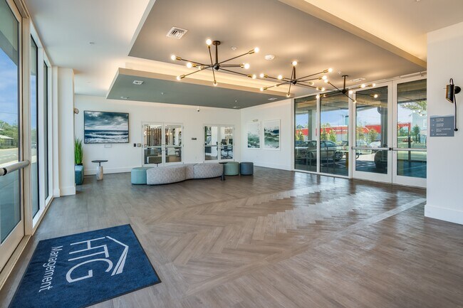 Building Photo - Riverview6