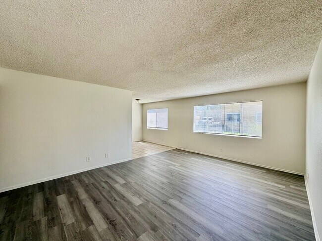 Building Photo - 2042 E 19th St