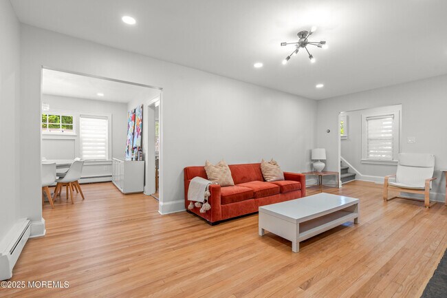 Building Photo - 562 N Edgemere Dr